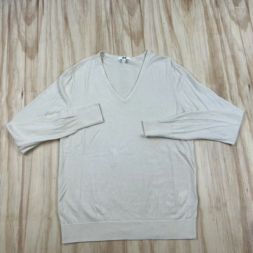 Uniqlo Women's Medium Beige Tan Lightweight V-Neck Wool Sweater Minimalist